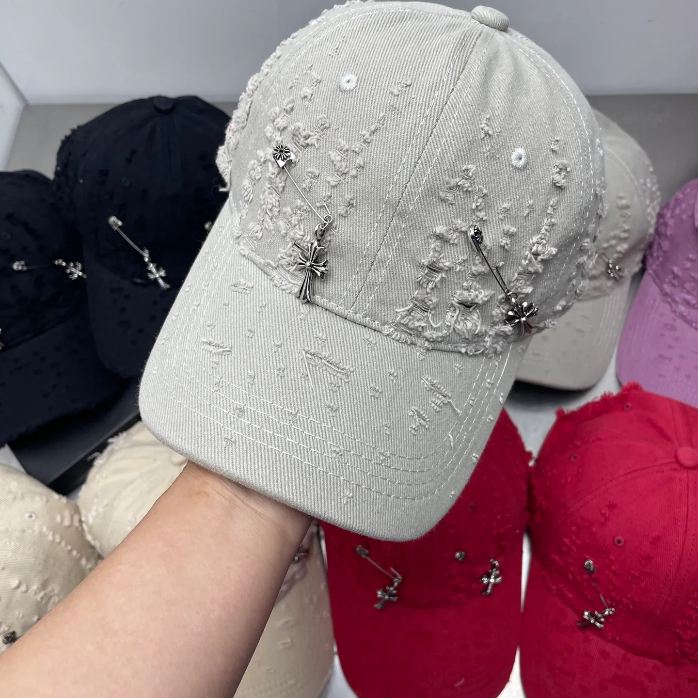 Crowe heart hole baseball cap